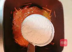 Illustration of how to make carrot and egg pancakes 2