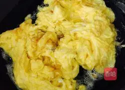 Xinjiang style pineapple and egg fried rice recipe illustration 6