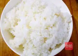 Illustration of how to make spicy cabbage and pork belly fried rice 3