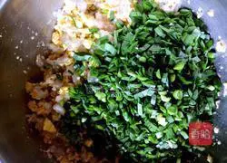 Illustration of how to make wontons with shrimp stuffing 7