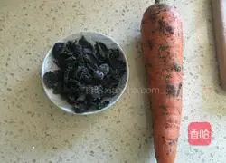 Illustration of how to make dumplings stuffed with carrots and fungus 1