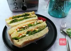 Illustration of how to make a simple sandwich 15