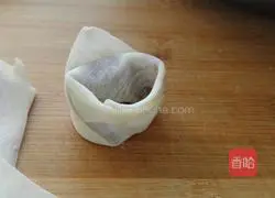 Illustration of how to make fresh meat wontons 8