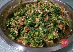 Illustration of how to make cabbage and pork dumplings 8