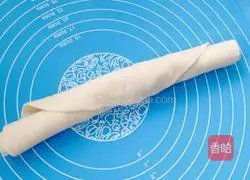 Illustration of how to make fried egg and scallion pancakes 7