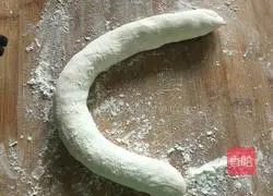 Illustration of how to make coriander stuffed dumplings 6