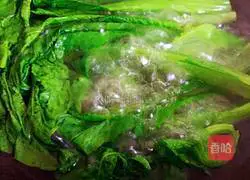 Illustration of how to make fried rice with mustard greens and bacon 2