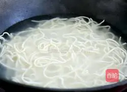 Illustration of how to make noodles with mushroom meat sauce 11
