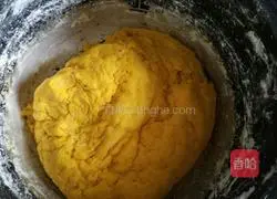 Illustration of how to make pumpkin steamed buns 4