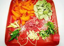 Illustration of how to make fried meat with carrot bean cake 1