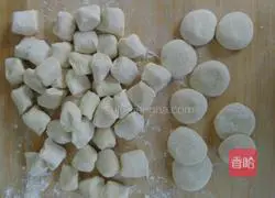 Halal Illustration of how to make dumplings 6