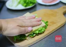 Illustration of how to make ham sandwich 11