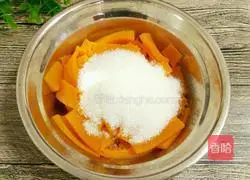 Illustration of how to make pumpkin pattern steamed buns 2