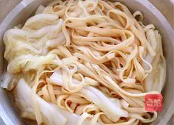 Illustration of how to make noodles 6
