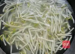 Illustration of Preserved Egg Assorted Cold Noodles 3