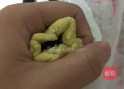 Illustration of how to make sweet potato and bean paste dumplings 8