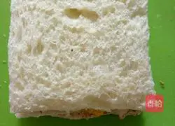 Illustration of how to make meat floss, egg and ham sandwich 7
