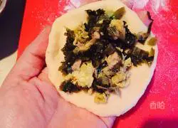 Illustration of how to make pickled vegetable egg pancake 7