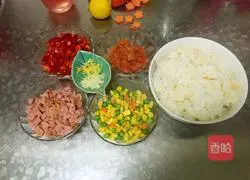 Garlic Illustration of how to make chicken curry fried rice 1