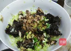 Illustration of how to make steamed buns with leftover cabbage and pork belly 7