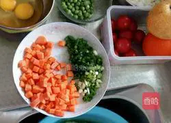 Illustration of how to make sausage fried rice 1