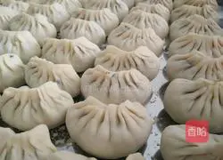 Illustration of how to make three-vegetarian pork dumplings for beginners 4