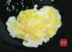 Mix tomatoes and egg sauce Illustration of making noodles 3