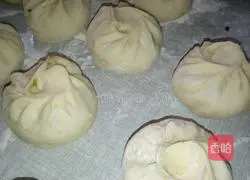 Illustration of how to make steamed buns stuffed with chives and eggs 5