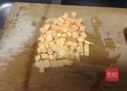 Illustration of how to make braised rice with sweet potato and sausage 3