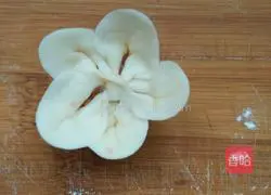 Illustration of how to make fancy dumplings 11