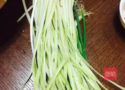 Illustration of how to make three fresh dumplings 6