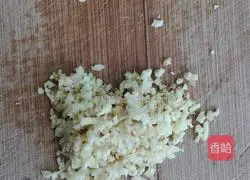 Illustration of how to make dumplings stuffed with mutton and beans.5