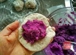 Illustration of how to make osmanthus sugar whole wheat purple sweet potato cake 8