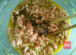 Illustration of how to make mutton dumpling stuffing 3