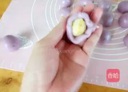 Illustration of how to make orange and purple sweet potato dumplings 9