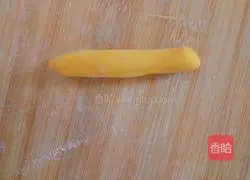 Pumpkin Illustration of how to make rose steamed buns 11