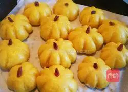 Illustration of how to make pumpkin steamed buns 8