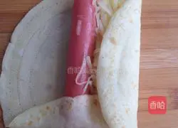 Illustration of how to make sausage and potato shredded burritos 18