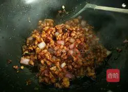 Illustration of how to make meat sauce fried rice 8