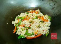 Illustration of how to make shredded pork fried rice with double pepper 20