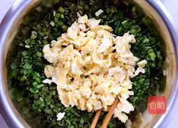 Illustration of how to make leek and egg buns 6