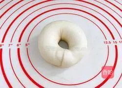 Illustration of how to make bagel burger 10