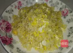 Illustration of how to make butter and egg fried rice 12