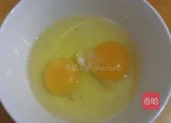 Illustration of how to make egg steamed bun slices 3