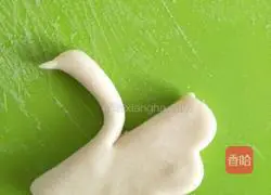 Illustration of how to make swan steamed buns 11