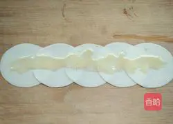 Illustration of how to make dumpling wrapper version of scallion pancakes 6