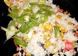 Illustration of how to make egg fried rice 8