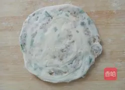 Illustration of how to make lard scallion pancake 11