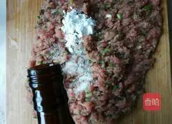 Illustration of how to make steamed meatloaf 3