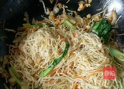 Illustration of how to make fried egg noodles 7